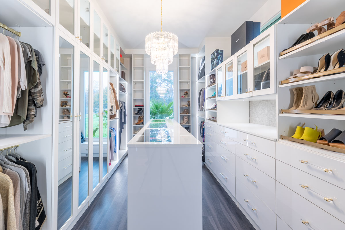 Frameless white kitchen