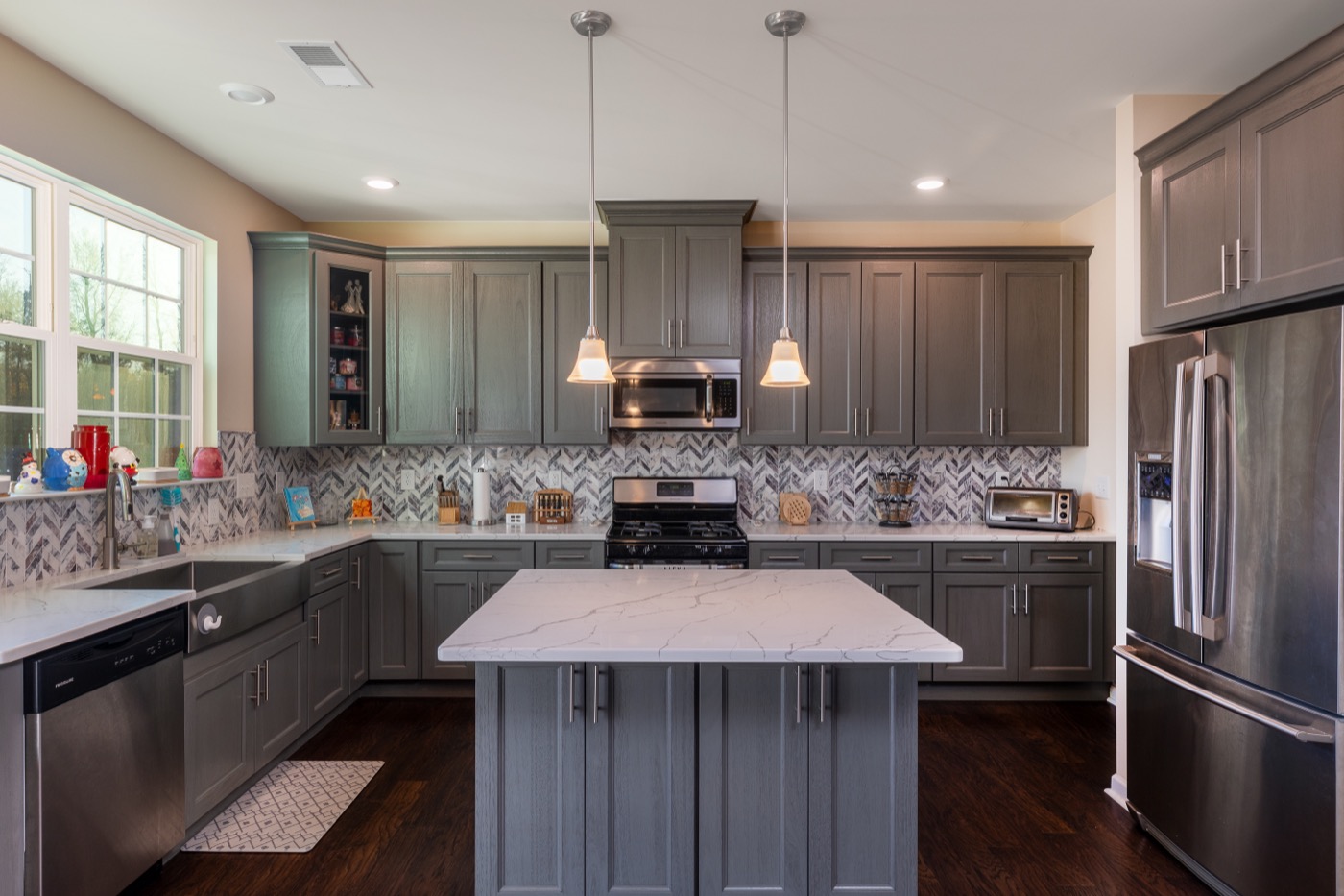 Two-tone cabinets